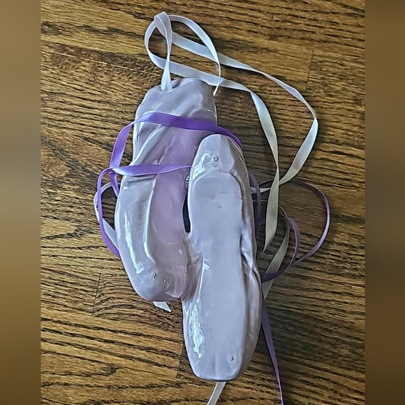 Violet glazed ceramic ballet slippers wall hanging/ornament - Picture 2 of 2